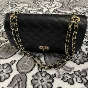 Isabella RheA black hand bag